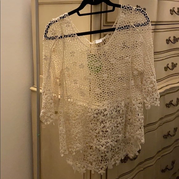 Cute top! - Picture 2 of 5